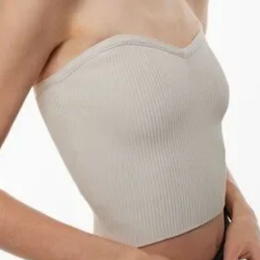 Babaton Sculpt Knit Sweetheart Cropped Top